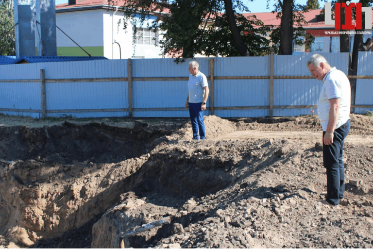 Тальнівська громада дбає про безпеку школярів: у школі №2 розпочали будівництво укриття