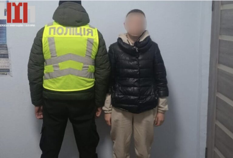 Поліція Уманщини затримала підозрювану у жорстокому вбивстві пенсіонерки