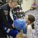 Патрульні Черкащини разом зі Святим Миколаєм подарували дітям свято та нагадали про безпеку