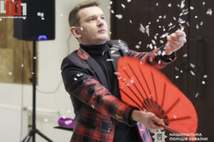 Новорічна казка без сирен: як поліцейські Черкащини подарували дітям віру в диво