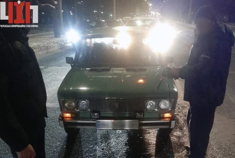 На пішохідному переході в Черкасах сталася ДТП: постраждала жінка