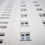 В Умані відновлюють дев’ятиповерхівку, зруйновану ракетним ударом