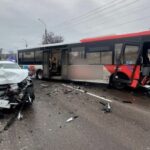 Зіткнення на Максима Залізняка: у Черкасах маршрутка потрапила в ДТП через порушення ПДР