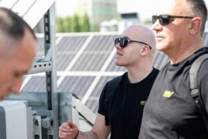 У Києві стартує безкоштовний курс із монтажу сонячних електростанцій для ветеранів