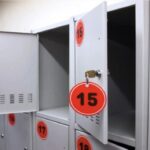 Чи потрібно обов’язково залишати особисті речі в камерах схову під час відвідування магазинів