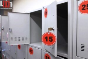 Чи потрібно обов’язково залишати особисті речі в камерах схову під час відвідування магазинів