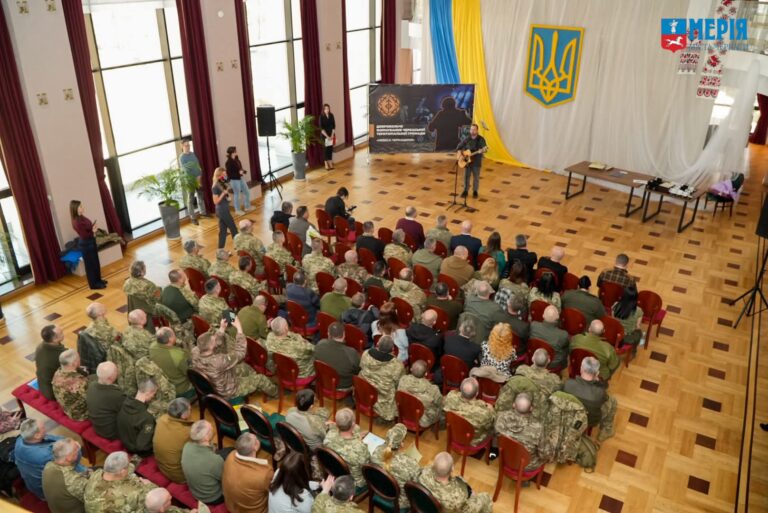 У Черкасах вшанували добровольців: відзначили захисників та нагородили військових і волонтерів