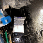 Нічна зупинка на трасі М-05: у пасажирки авто патрульні виявили ймовірні наркотичні речовини