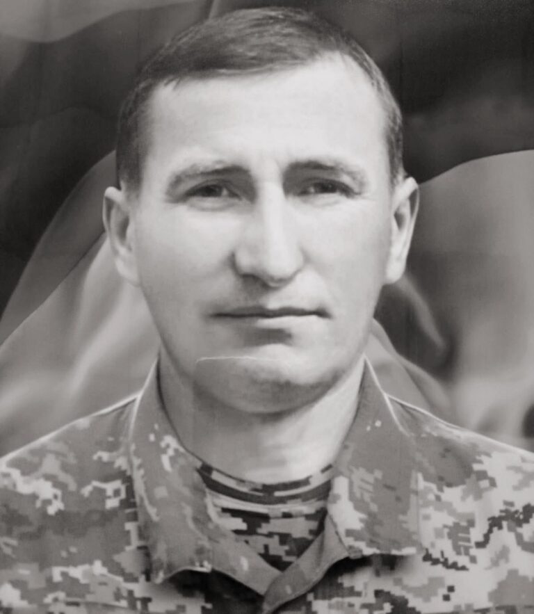 У Черкасах провели в останню путь захисника України Володимира Синякова