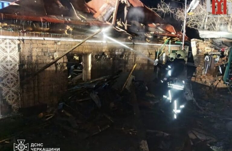 Нічна атака на Черкащині: рятувальники врятували шістьох людей із зруйнованого будинку