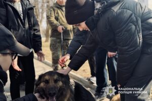 Турбота, що об’єднує: у Черкасах поліцейські провели психологічну зустріч для дітей