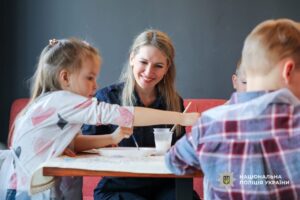 Свято, що лікує: у Черкасах діти захисників долучилися до арттерапії напередодні Великодня