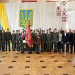 Прапор честі та гідності: у Черкасах військовому ліцею вручили символ єдності та сили