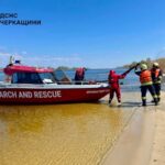 Вогонь серед води: у Черкасах рятувальники загасили пожежу на острові Дніпра