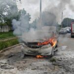 У Черкасах просто на парковці загорівся автомобіль Toyota Camry: рятувальники встигли вчасно