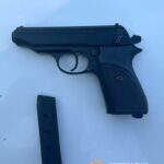 Пістолет і метадон за 10 тисяч: у Каневі затримали чоловіка, якого підозрюють у небезпечному «бізнесі»