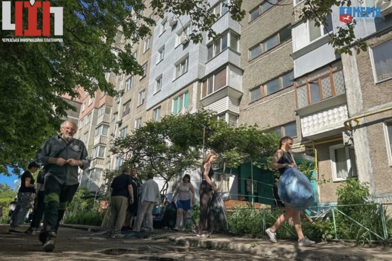 Шахедний удар по Черкасах: серед постраждалих — діти, у місті ліквідовують масштабні руйнування