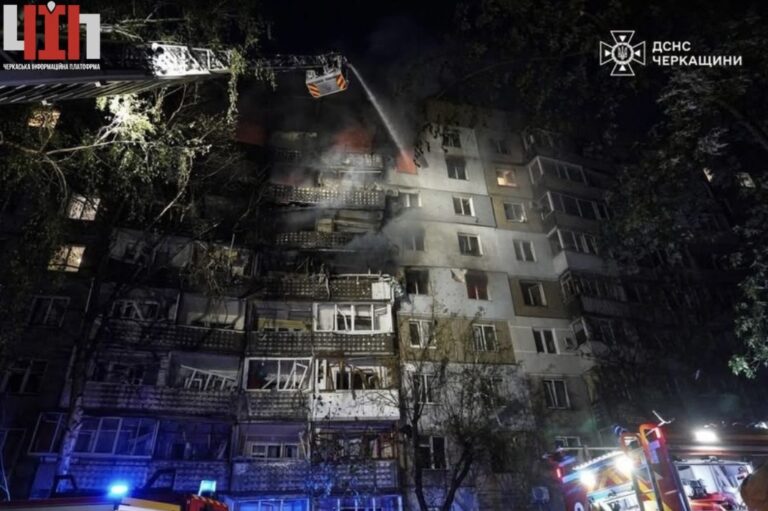 Ракети й дрони над Черкащиною: ворожа атака влучила у багатоповерхівку в Черкасах, серед постраждалих — діти