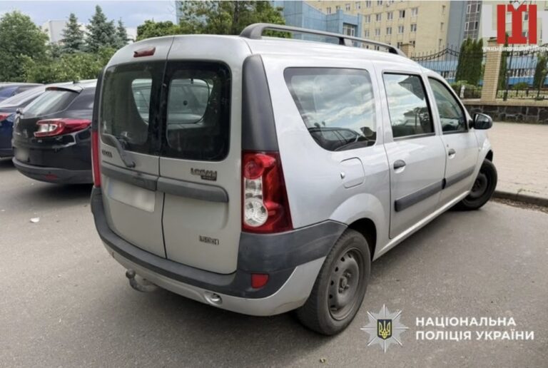 У Черкасах 78-річну жінку збив автомобіль під час руху заднім ходом: поліція відкрила провадження