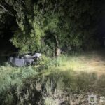 Нічна ДТП на Золотоніщині: автомобіль злетів у кювет і врізався в дерево, двоє людей у лікарні