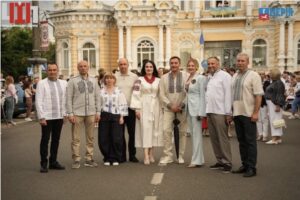 Марш Подяки у Черкасах: тисячі випускників пройшли містом, а фіналом свята став концерт MamaRika