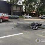 Не надала перевагу в русі: у Черкасах мотоцикліст отримав тяжкі травми після зіткнення з кросовером