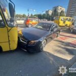 ДТП у центрі Черкас: позашляховик після зіткнення вилетів на тротуар і збив двох 10-річних дівчаток