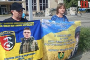 Не мовчи — полон вбиває: на Черкащині сотні людей вийшли на акцію заради повернення Захисників