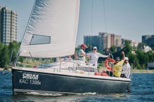 Черкаські ветерани підкорюють воду: спортсмени МСК «Дніпро» долучилися до унікального вітрильного проєкту