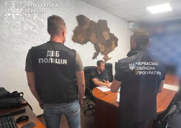 У Черкасах посадовця навчального закладу підозрюють у привласненні ноутбуків майже на 400 тисяч гривень