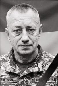 Черкаси попрощалися із захисником: у громаді провели в останню путь Олександра Ляшенка