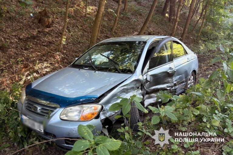 На Черкащині ДТП за участю двох автомобілів та мотоцикла: водійка Opel Astra виїхала на зустрічну смугу