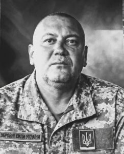 Черкаси провели в останню путь Захисника Юрія Міненка, який загинув на Харківщині