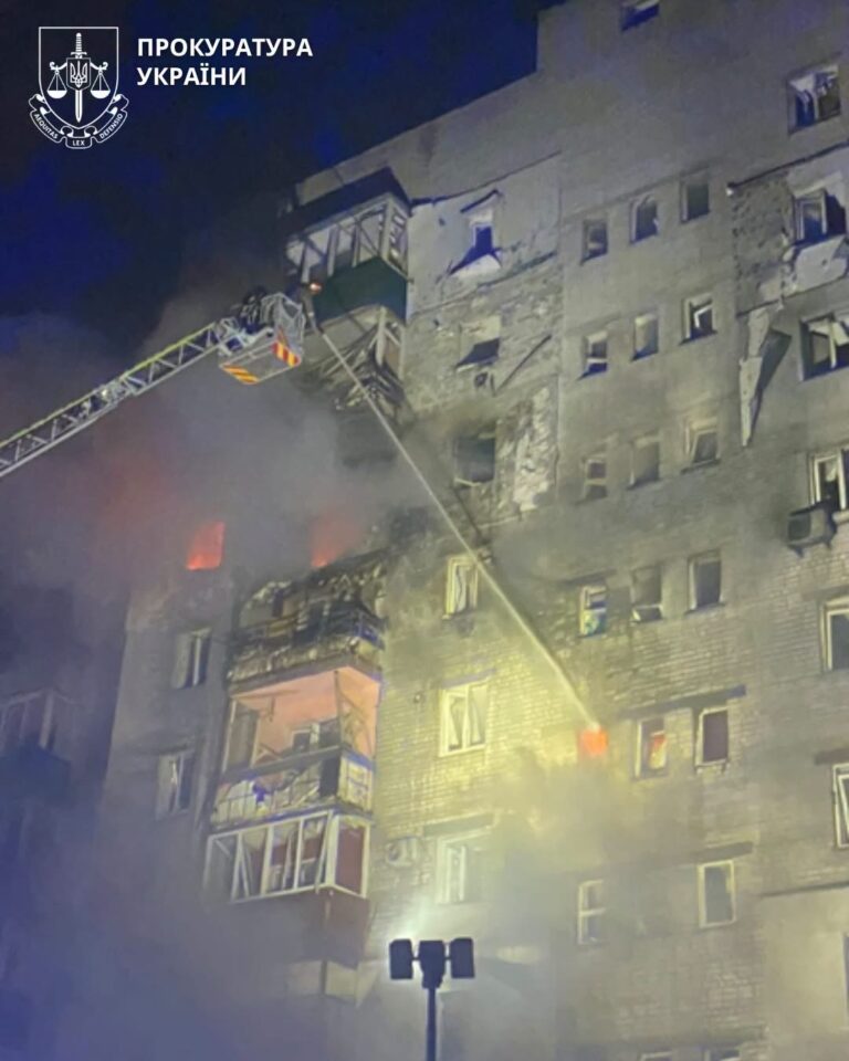 Масована атака на Черкащину: у Смілі шахед влучив у багатоповерхівку, постраждали п’ятеро людей