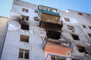 У Смілі після атаки дрона пошкоджено понад десяток автомобілів і будинків: поліція вилучила уламки БпЛА