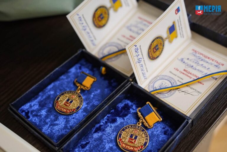 У Черкасах відзначили педагогів і науковців, які допомагають талановитій молоді здобувати перемоги