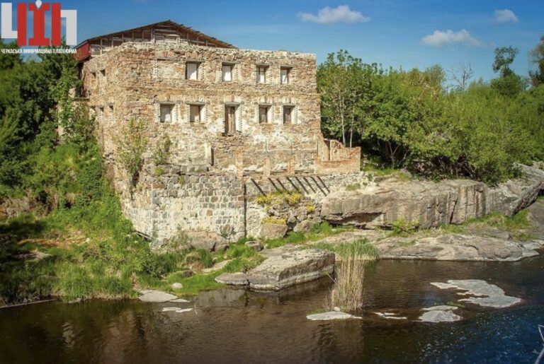 На Черкащині врятували від занедбання історичний млин 1838 року: власник уклав охоронний договір