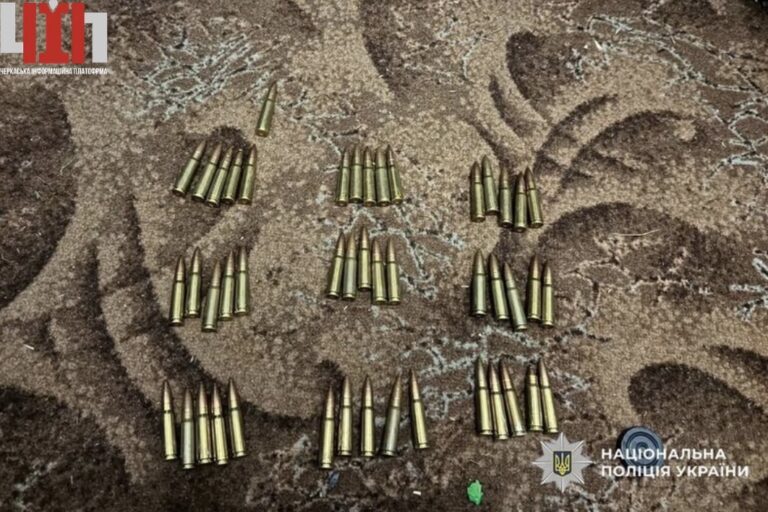 На Черкащині затримали 43-річного чоловіка, який продавав зброю та боєприпаси