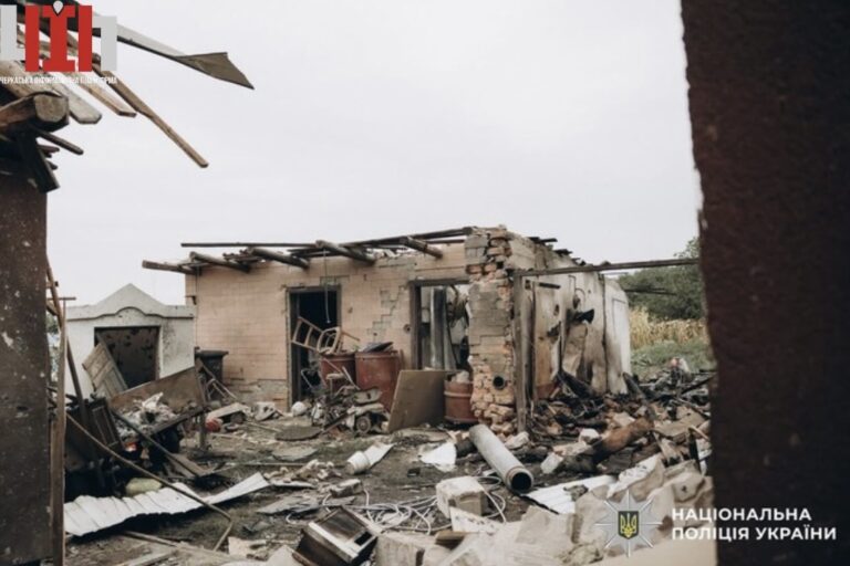 Уламки ворожого БпЛА пошкодили будинок на Черкащині: на місці працюють вибухотехніки