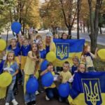 У Черкасах діти створили понад 50 голубів миру та подарували їх перехожим