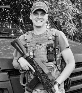 Черкаси попрощалися із захисником Олександром Комаровим, який загинув на Харківщині