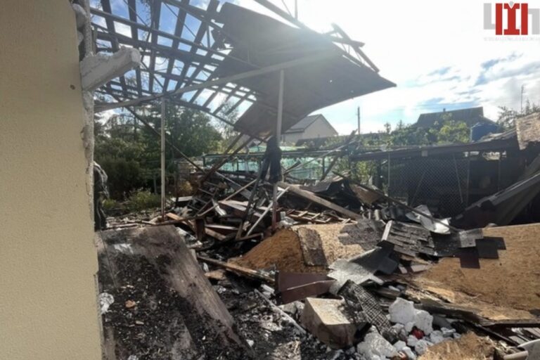 В Умані за ранок зафіксували дві атаки дронів: пошкоджено будинки, постраждала жінка