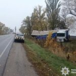 На Звенигородщині вантажівка з’їхала в кювет: водій не постраждав