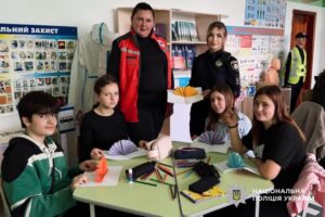 На Золотоніщині поліцейська провела для школярів заняття з емоційної підтримки