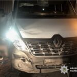 У Черкасах чоловік викрав Renault Master з території підприємства та врізався у ворота