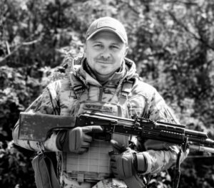 У Черкасах попрощалися із захисником Артемом Михайловим, який загинув від удару КАБу